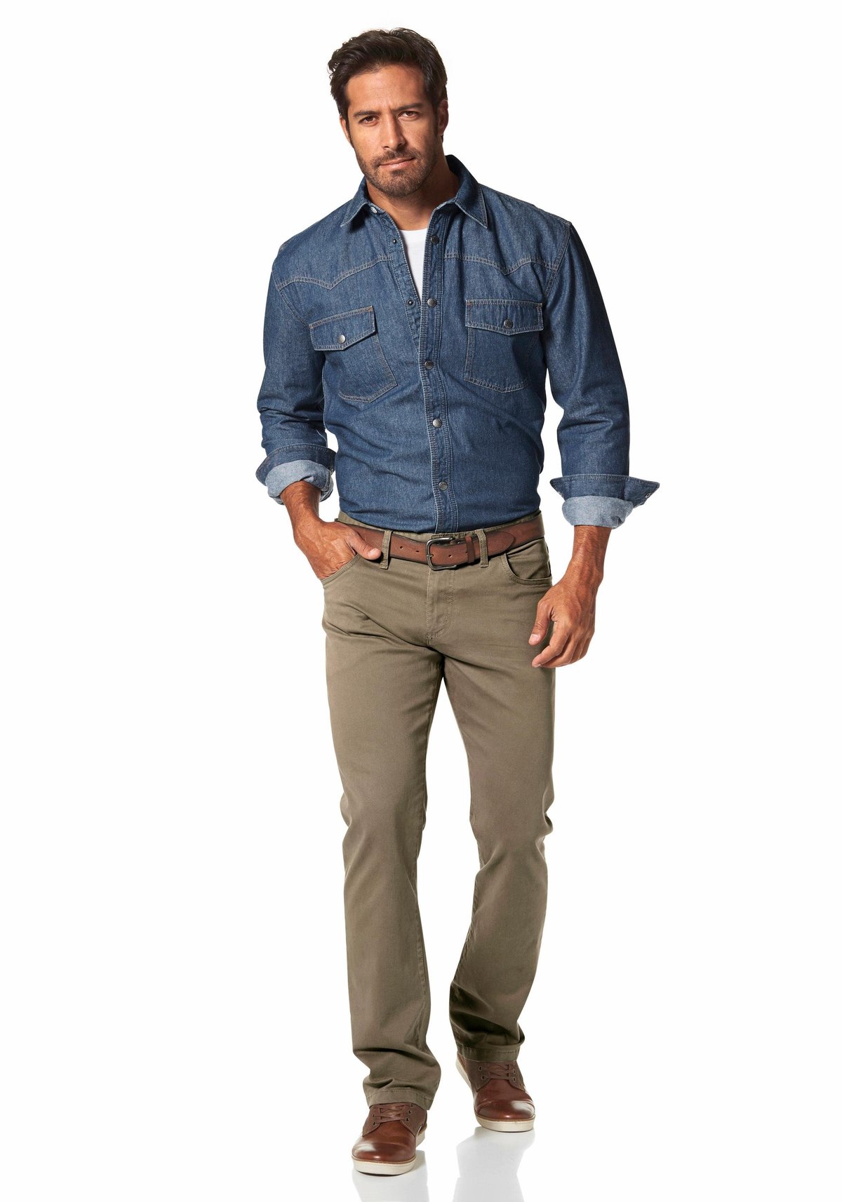 Мужская одежда джинсы и рубашки